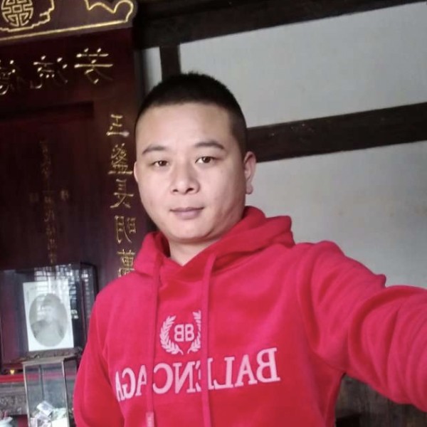 陌殇挽手坚强的照片