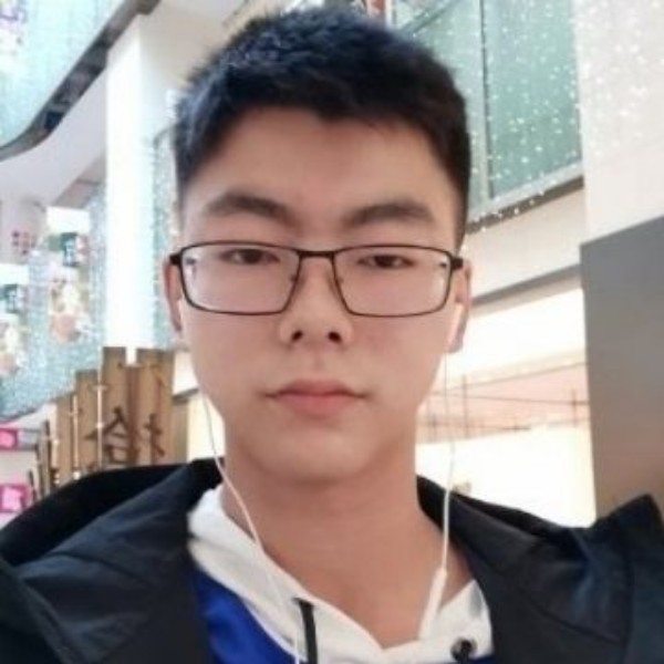 高山向漠然的照片