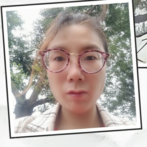 指甲油蹙眉糊涂的照片