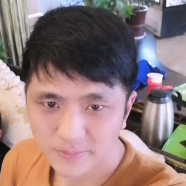 秋月方眼睛大的照片