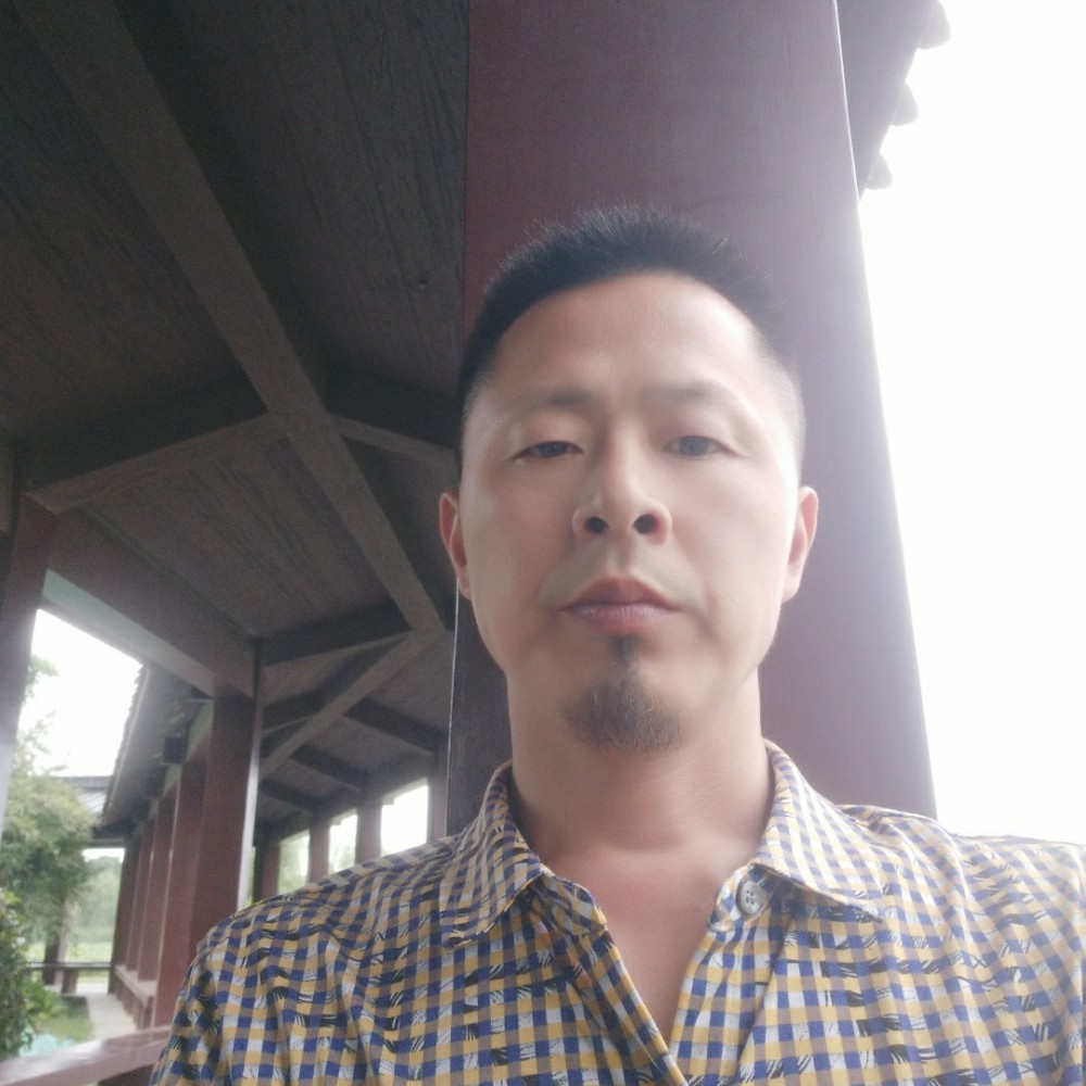 夏天回眸悦耳的照片