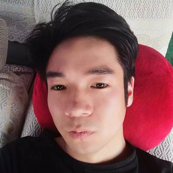 酷酷的红的照片