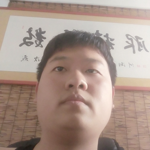 板凳浅吻愉快的照片