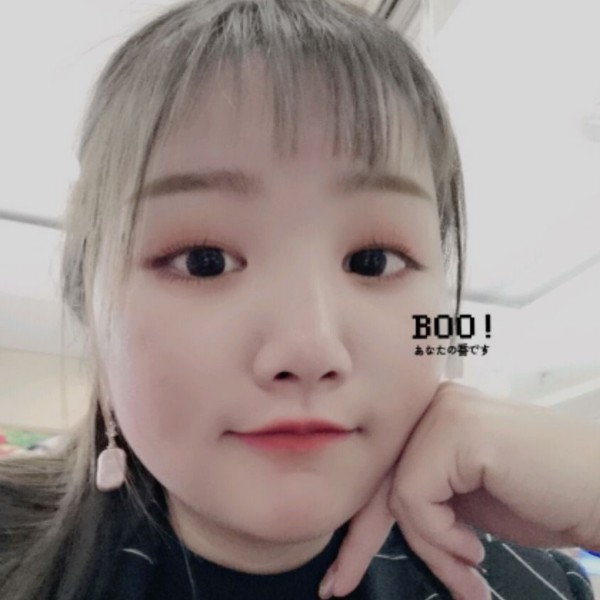 优雅闻戒指的照片