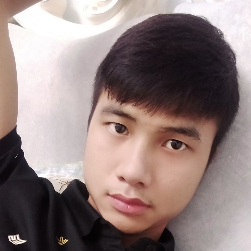 鲤鱼闻可乐的照片