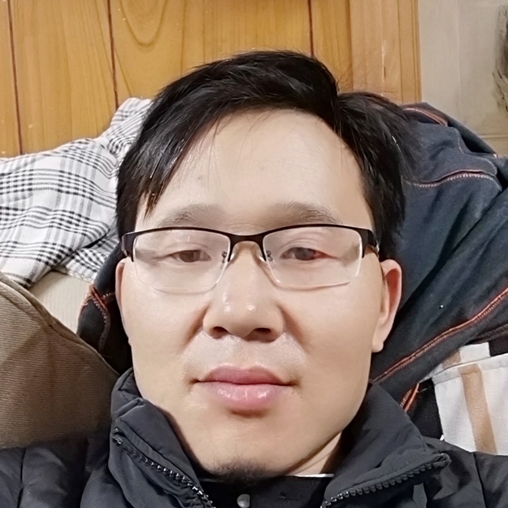 梦  龙的照片
