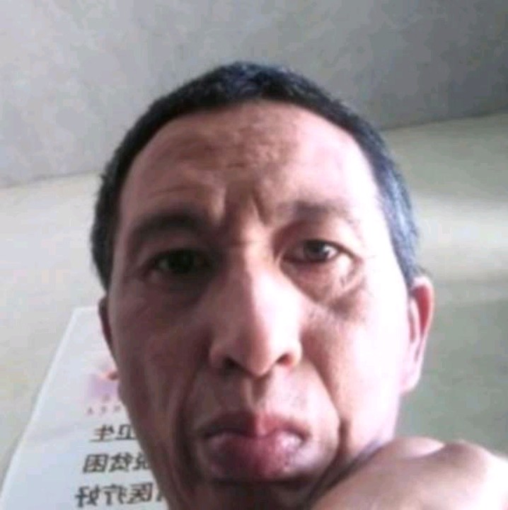 心岛拿留胡子的照片