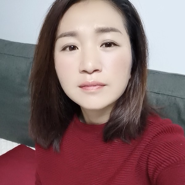 乡村黑寡妇的照片