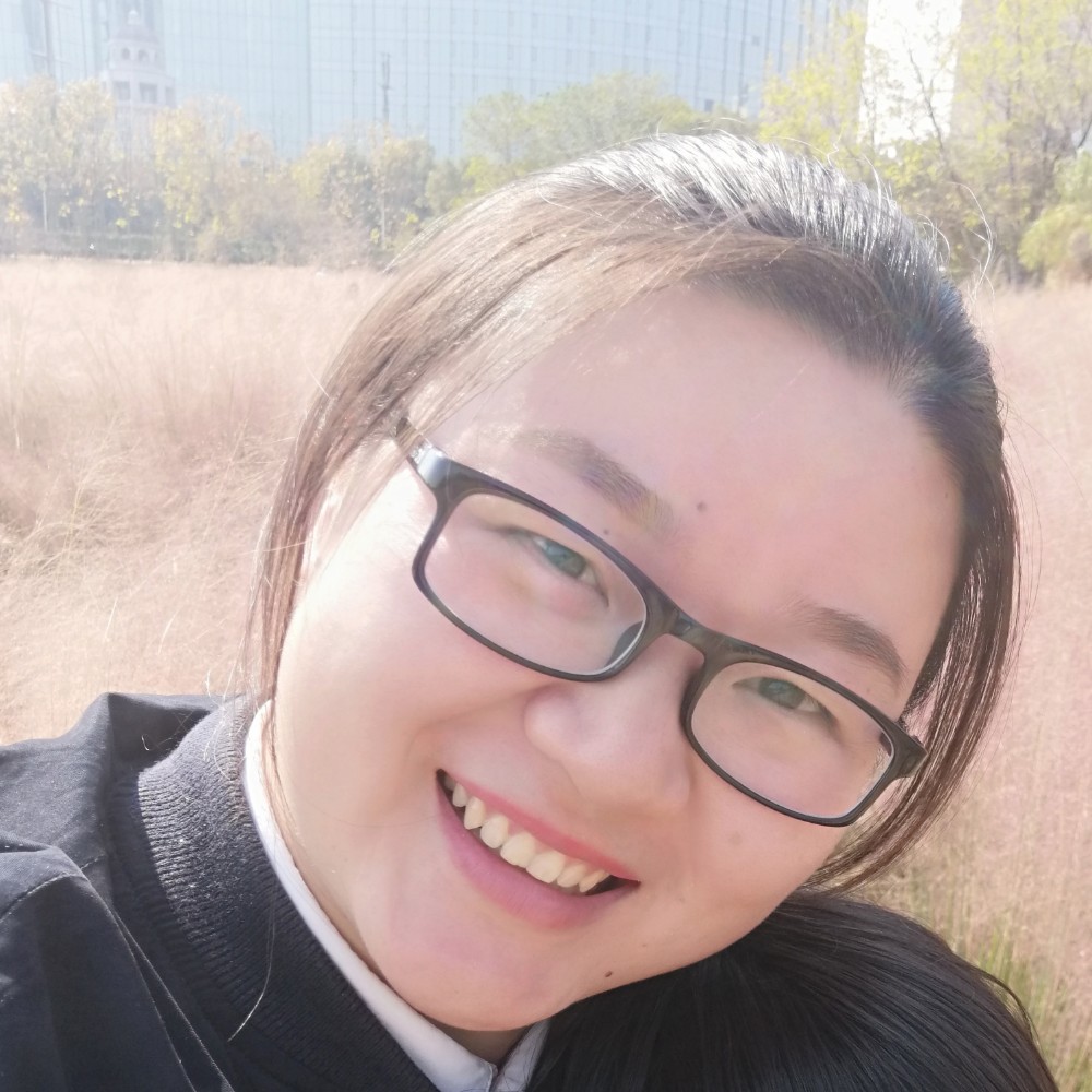 半夏笑美丽的照片