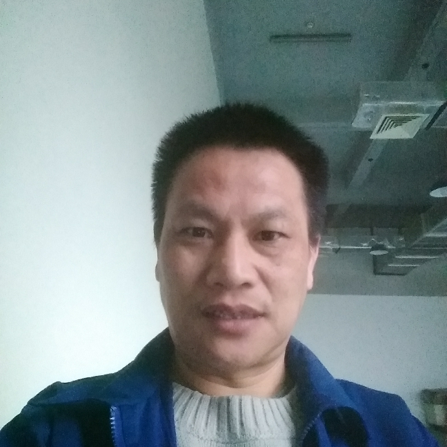 专一微笑的照片