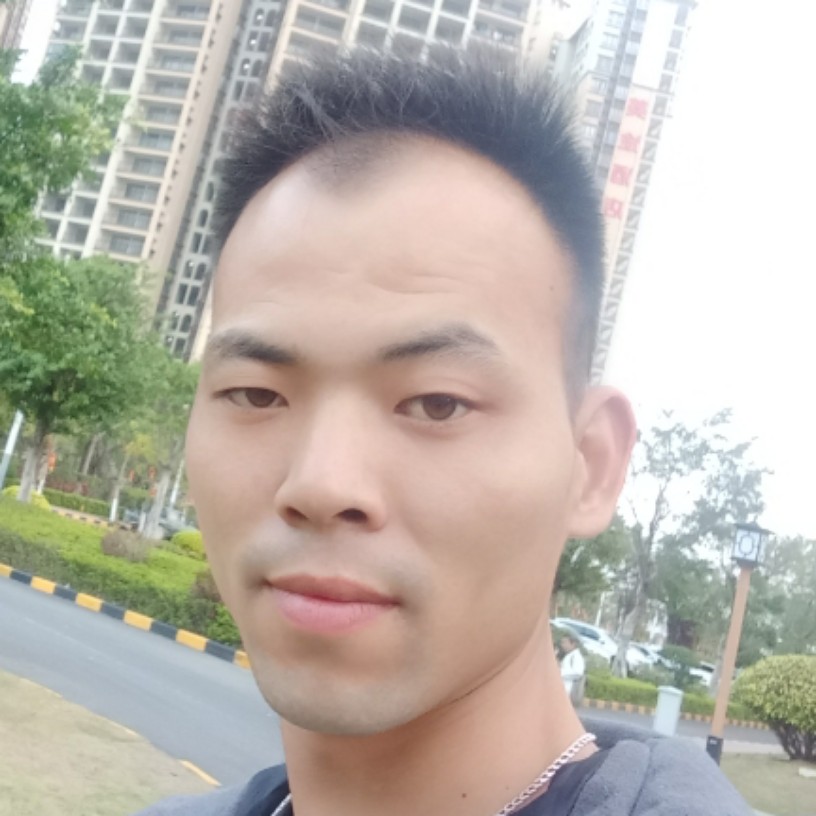 眼神爱听歌的照片