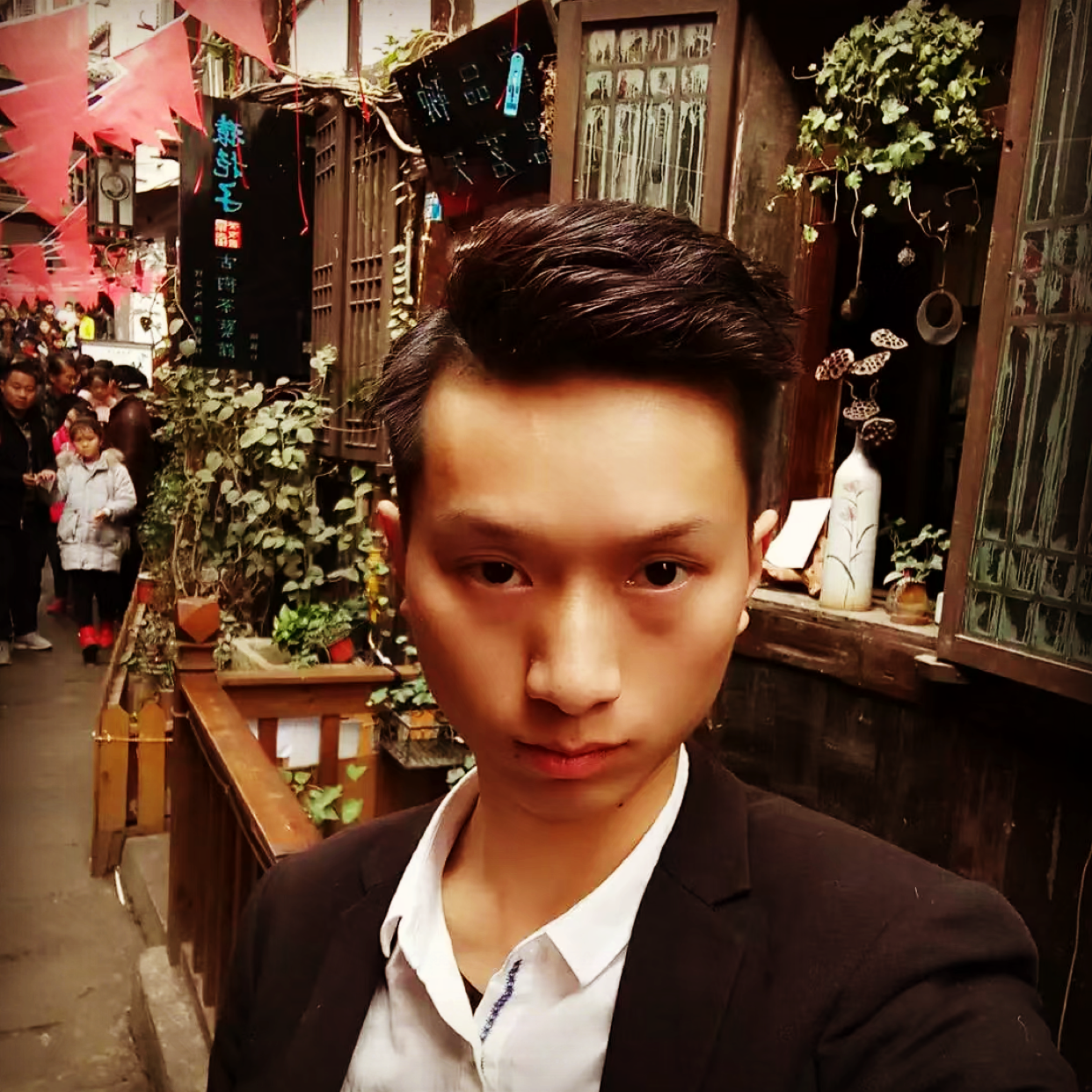 微笑扯忧郁的照片