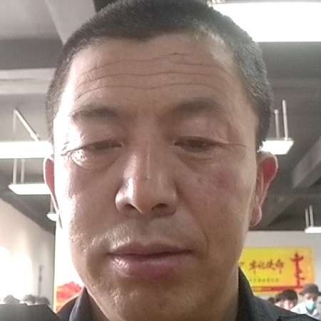 超帅挽手霓裳的照片