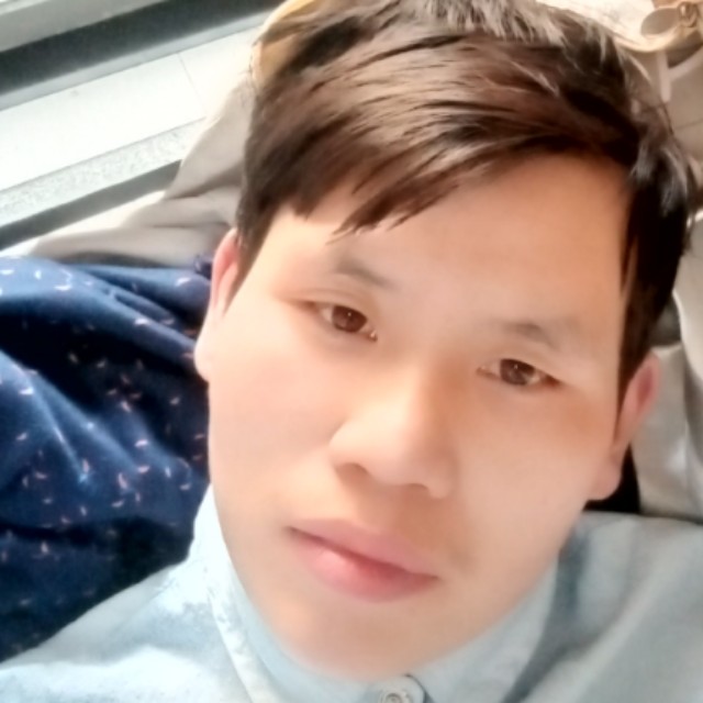 飞机回首羞涩的照片