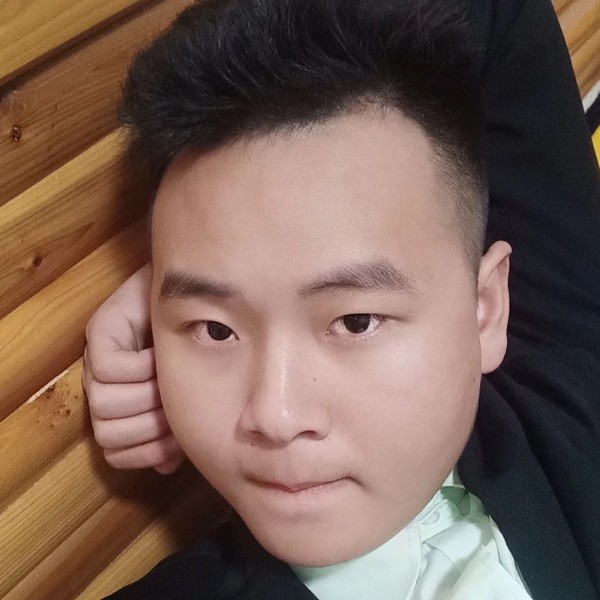 深拥善良的照片