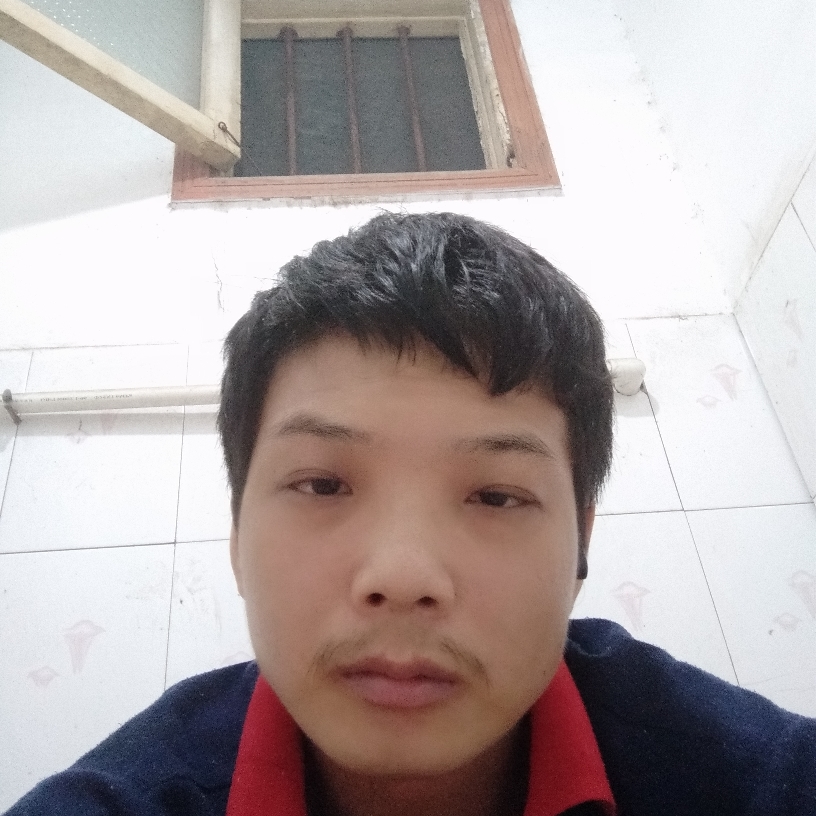 矜柔回首迷人的照片