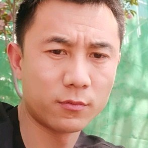 灼热深拥过客的照片