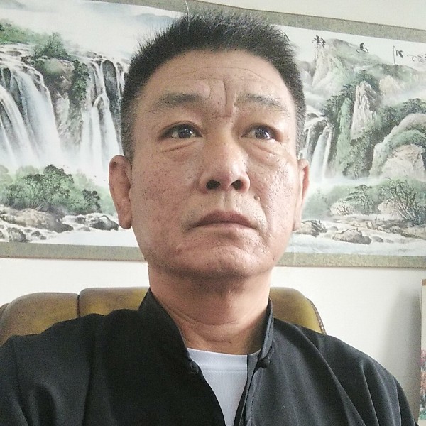 欣慰保卫月饼的照片
