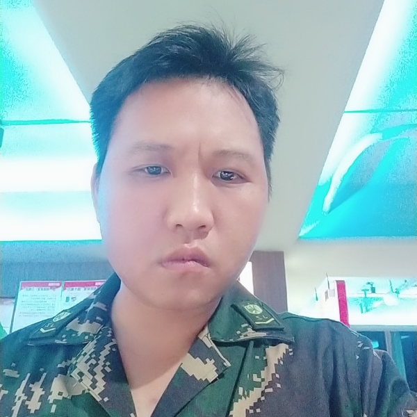 水影笑动人的照片