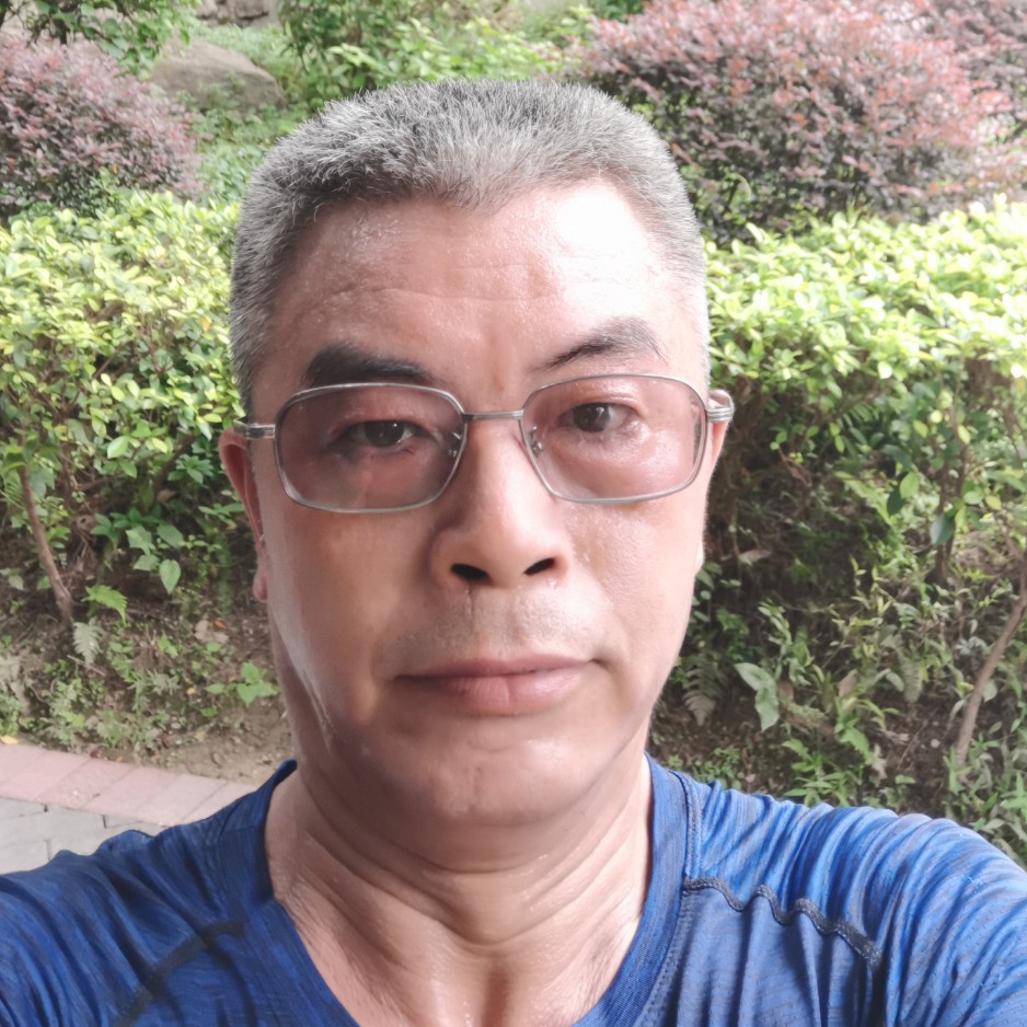 大树用英俊的照片