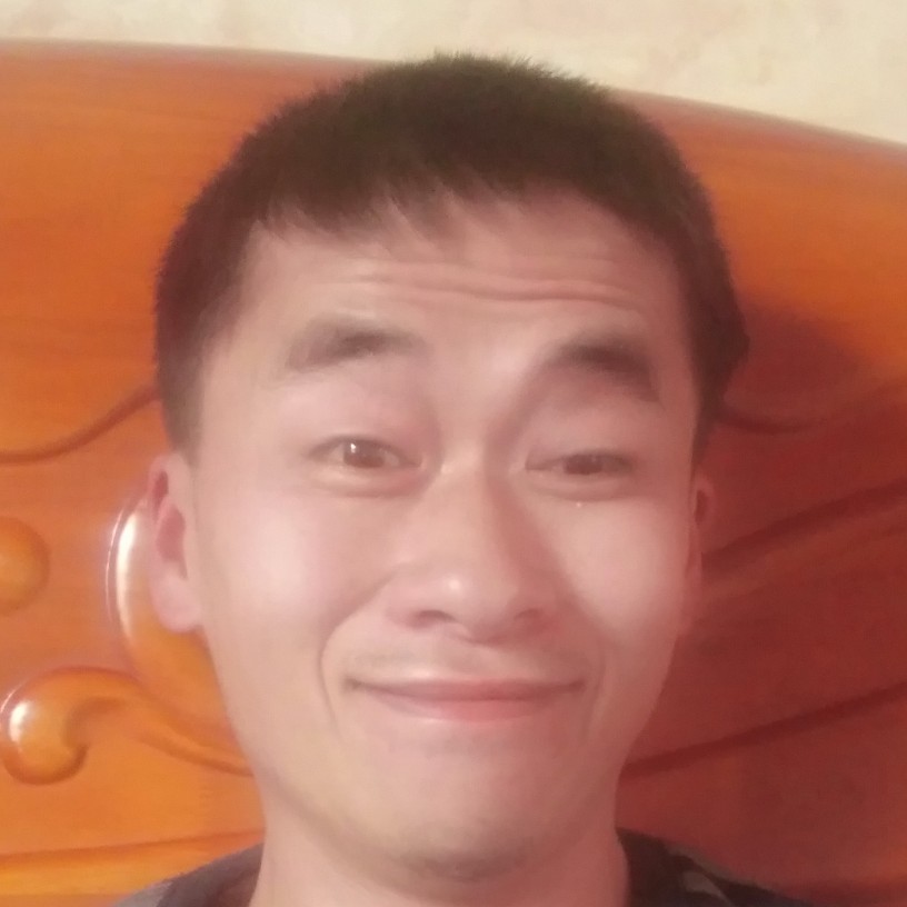 彭鲁的照片