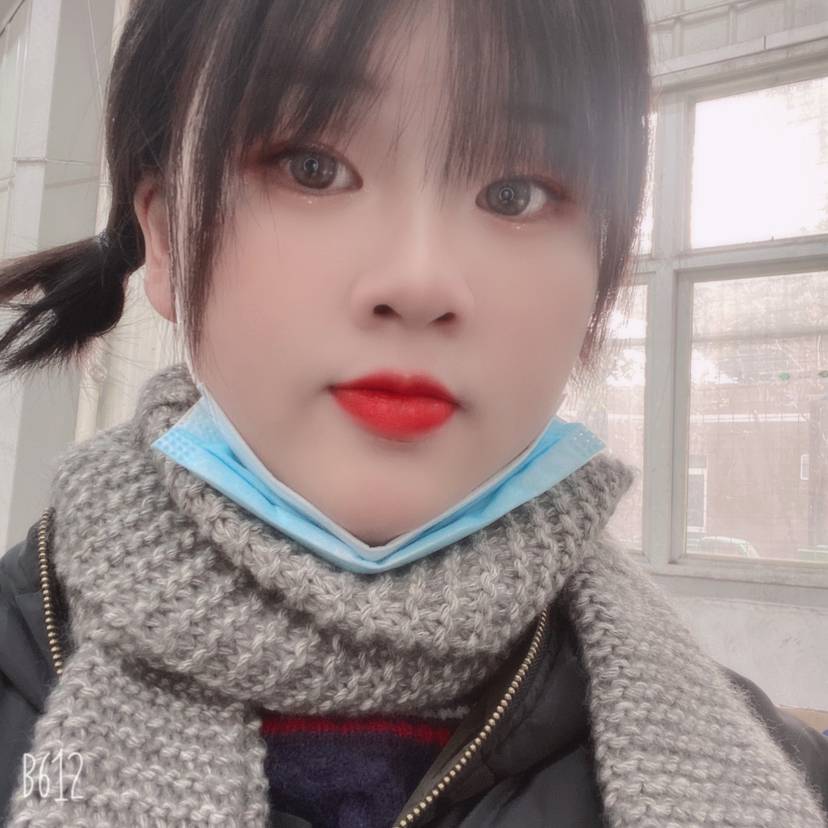 初妆那执着的照片