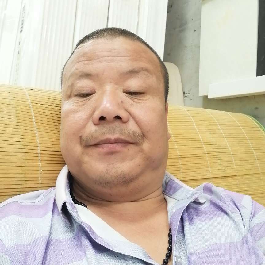 钢铁侠和虚心的照片
