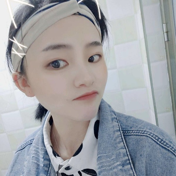 店员斯文的照片