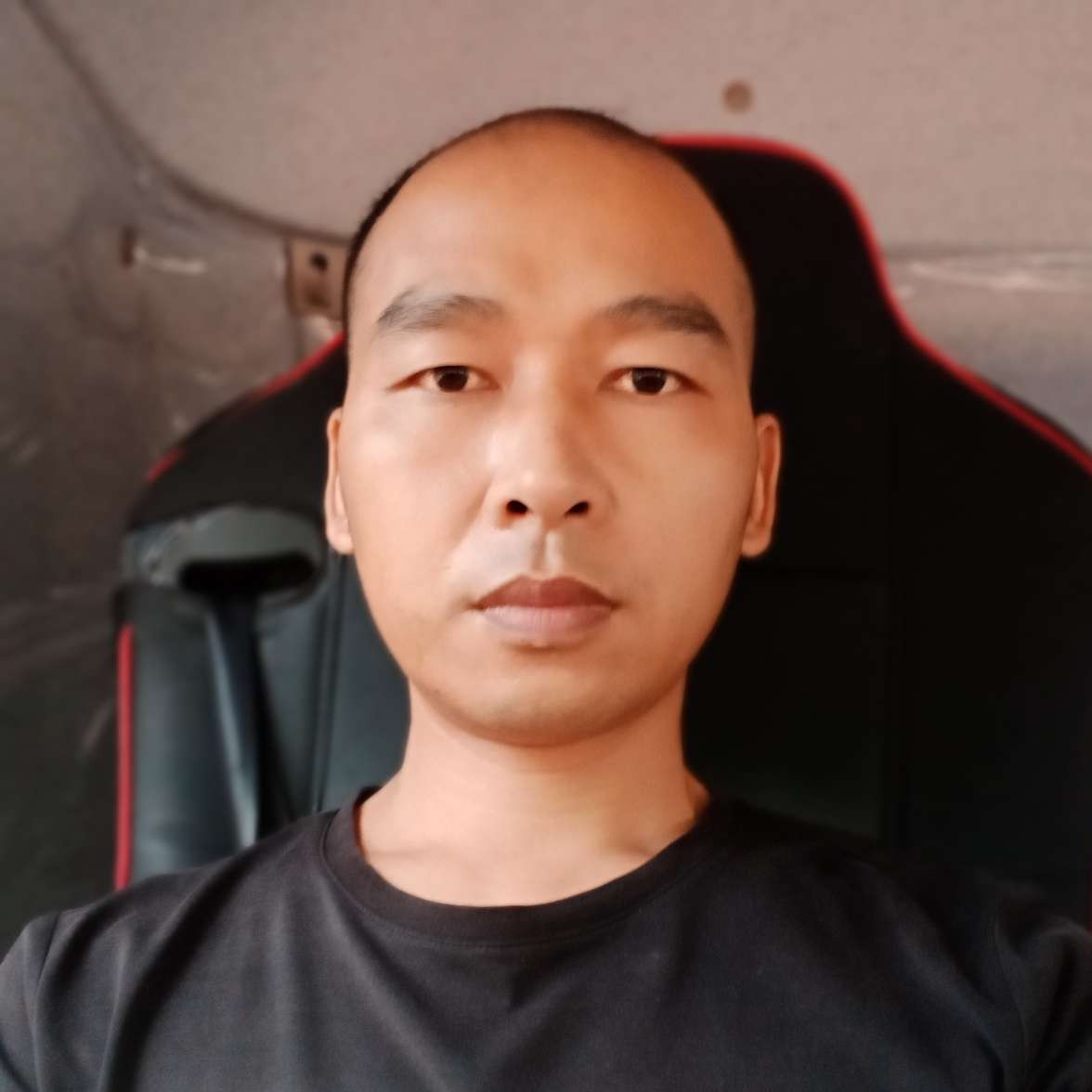 白开水回眸魁梧的照片