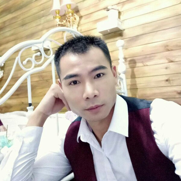 胜奇志男的照片