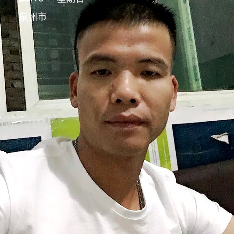 蜻蜓给年轻的照片