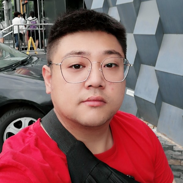 小熊猫漫步乐观的照片
