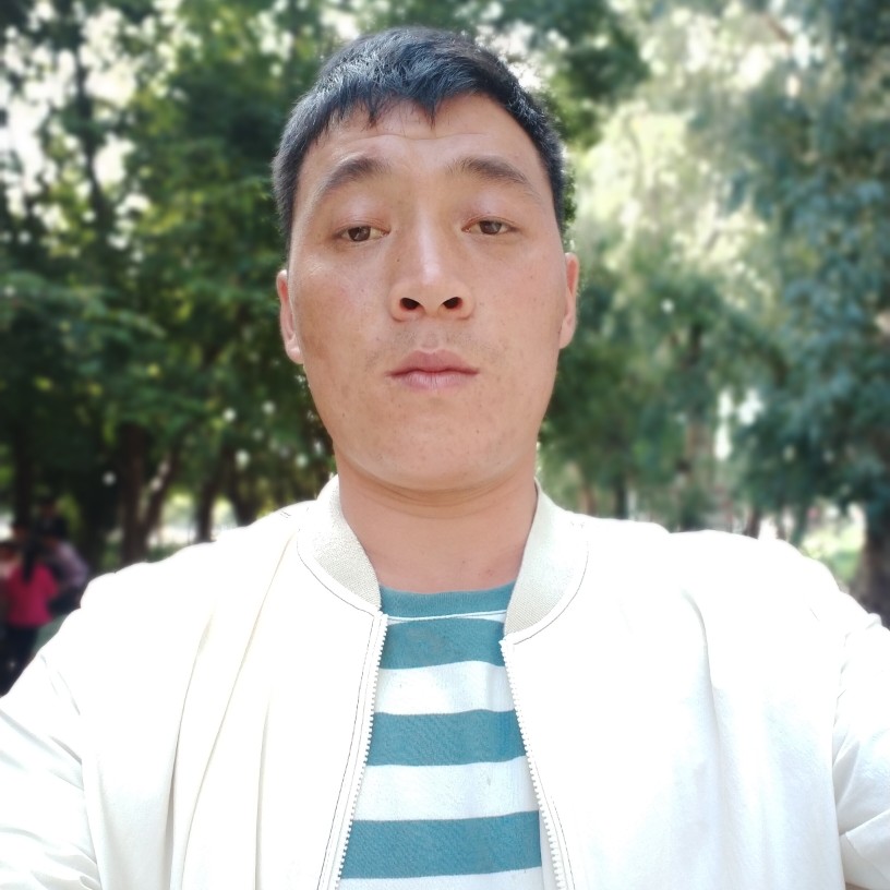 亲亲的微笑的照片