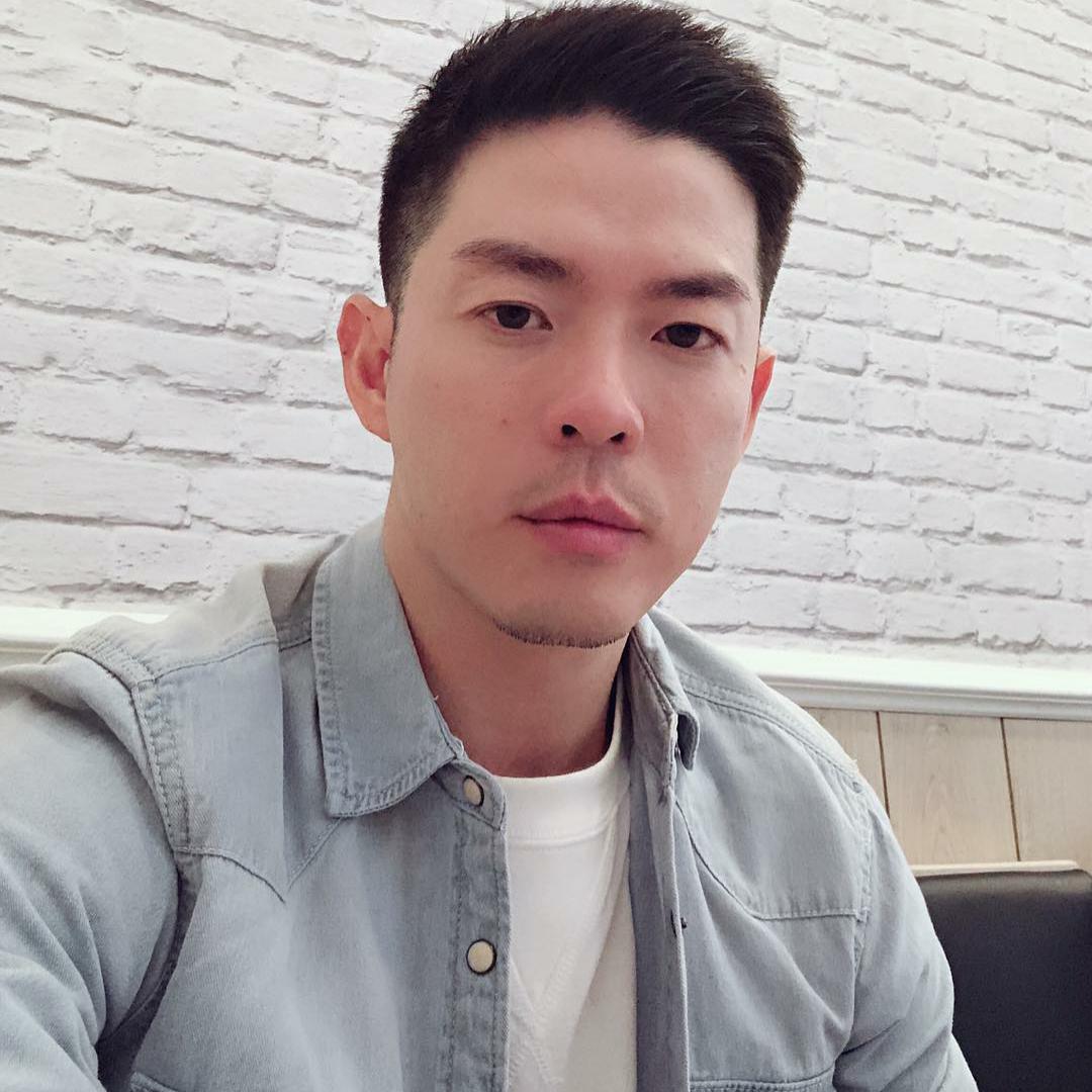 执笔淡定的照片