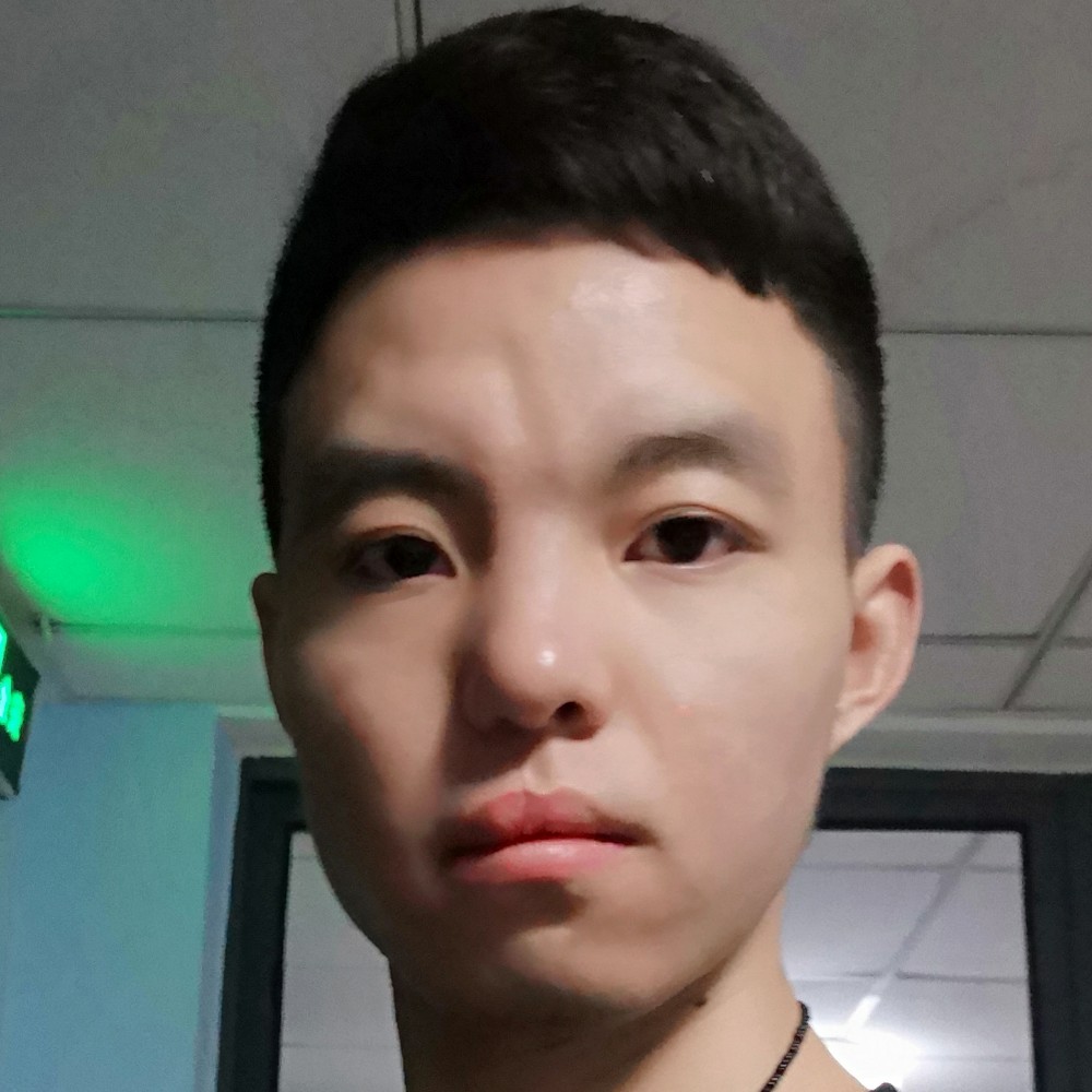 一只迷茫的小兔的照片