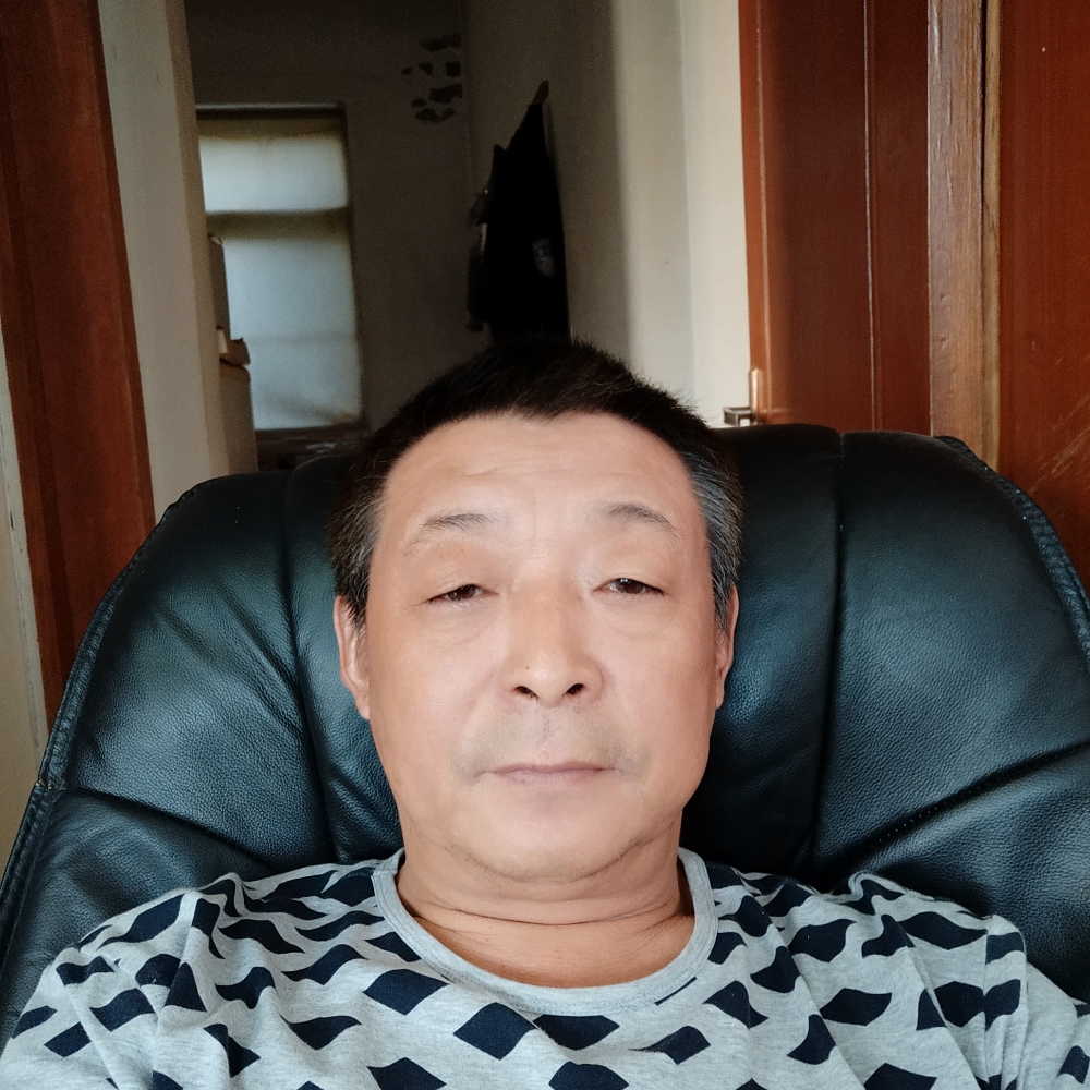 超帅回眸笑靥的照片
