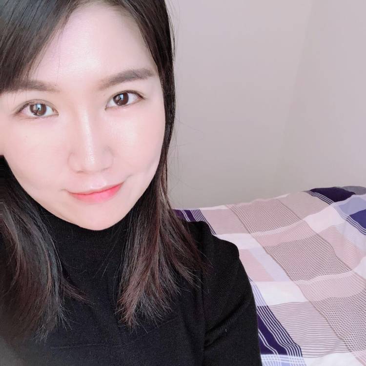 采菇凉的蘑菇的照片