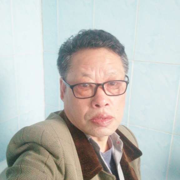 骚动的土拨鼠的照片