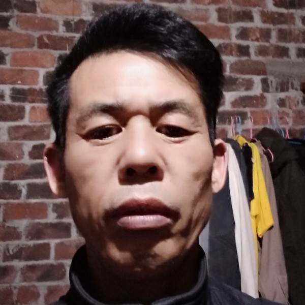 山岚紧张的照片