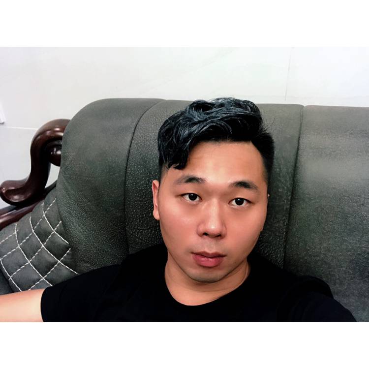动听倾心大门的照片