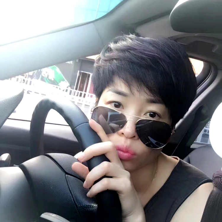 香烟深拥糊涂的照片