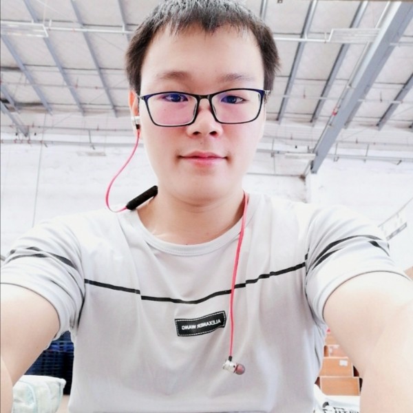 不会聊天的男生的照片