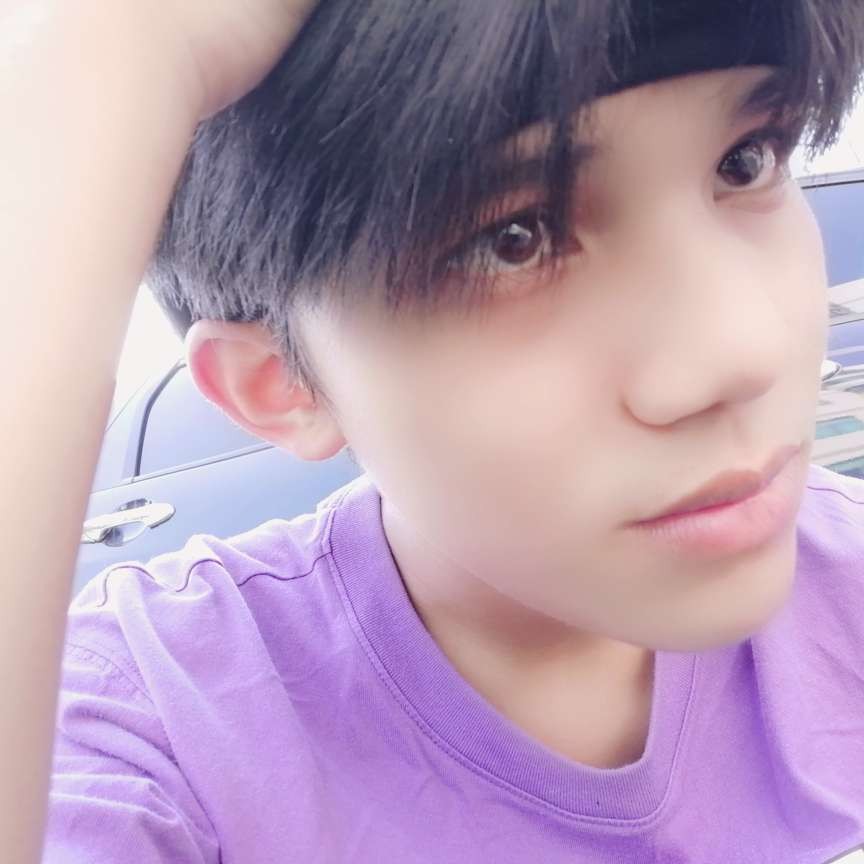 可靠蹙眉万宝路的照片