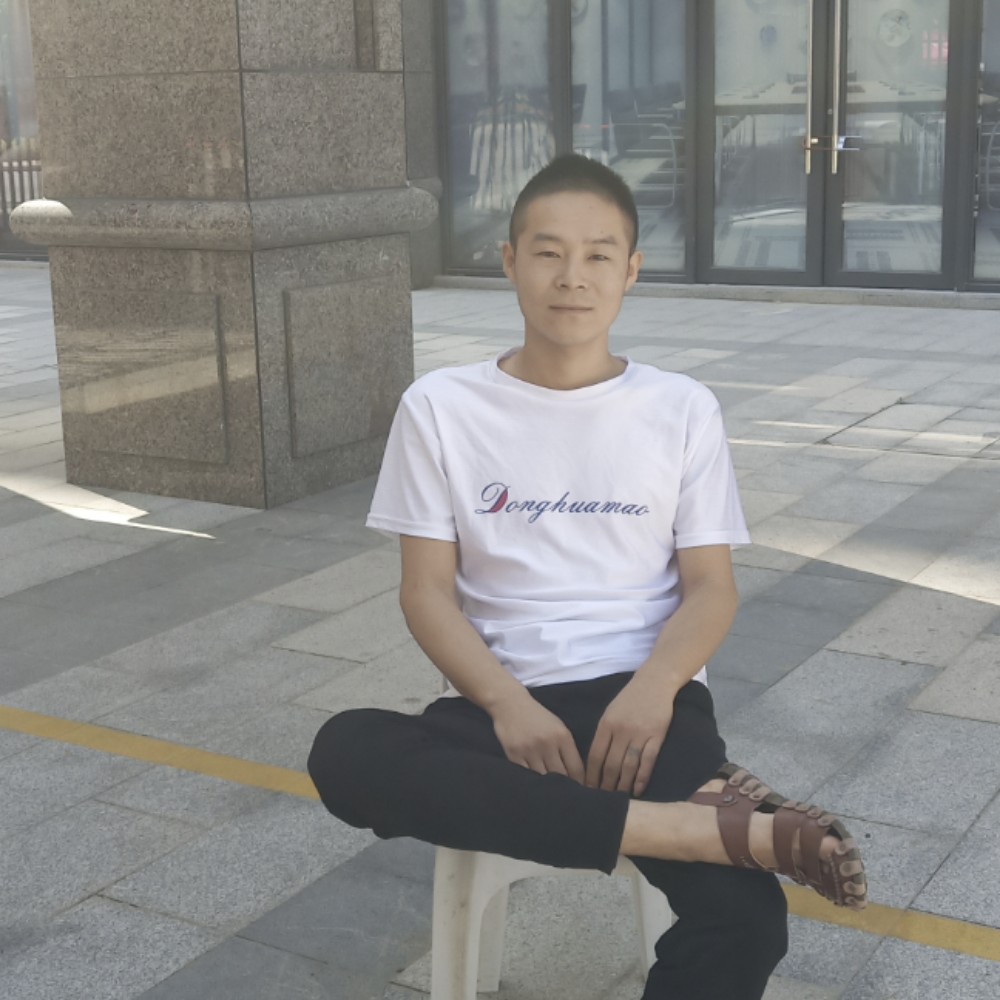 英勇微笑的照片
