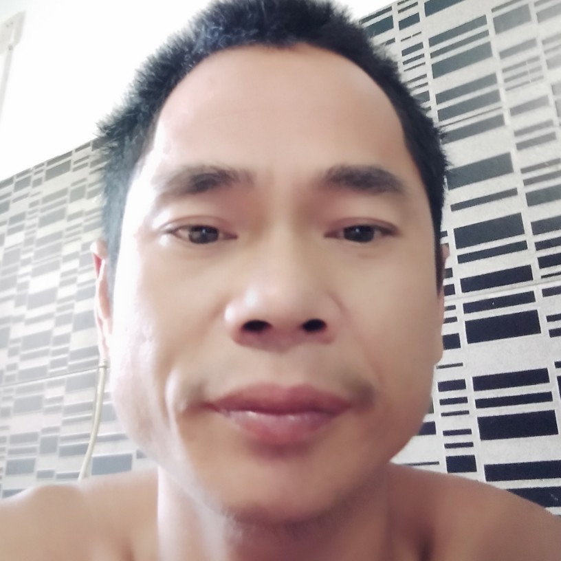 专注还砖头的照片