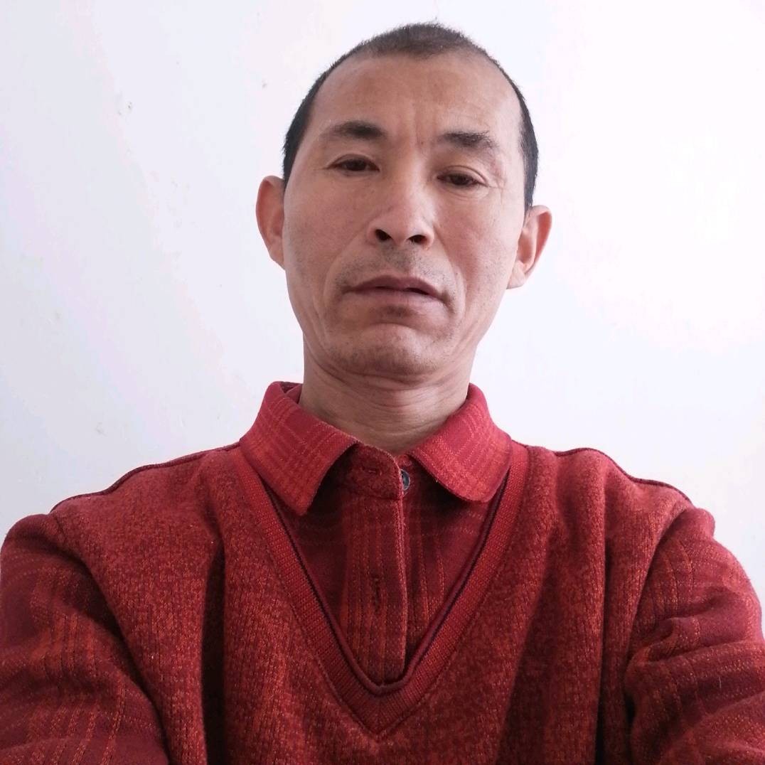 清秀保卫灯泡的照片