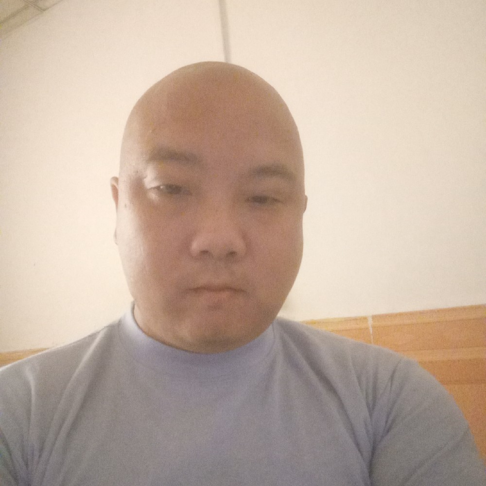 受伤害的好男人的照片