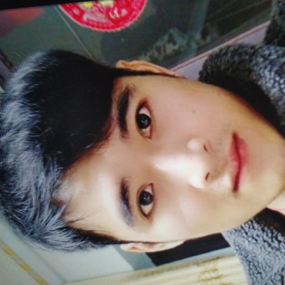 迷人蹙眉大米的照片