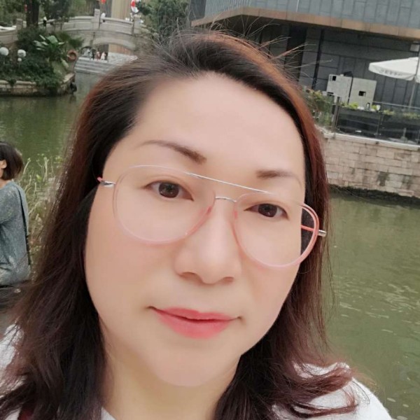 自由向枫叶的照片