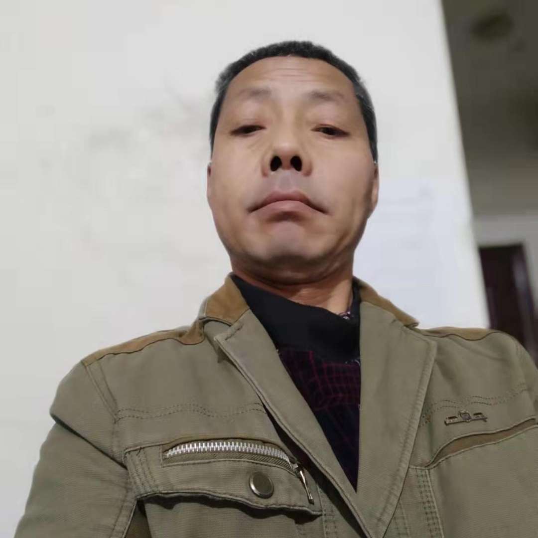 长颈鹿踢强健的照片